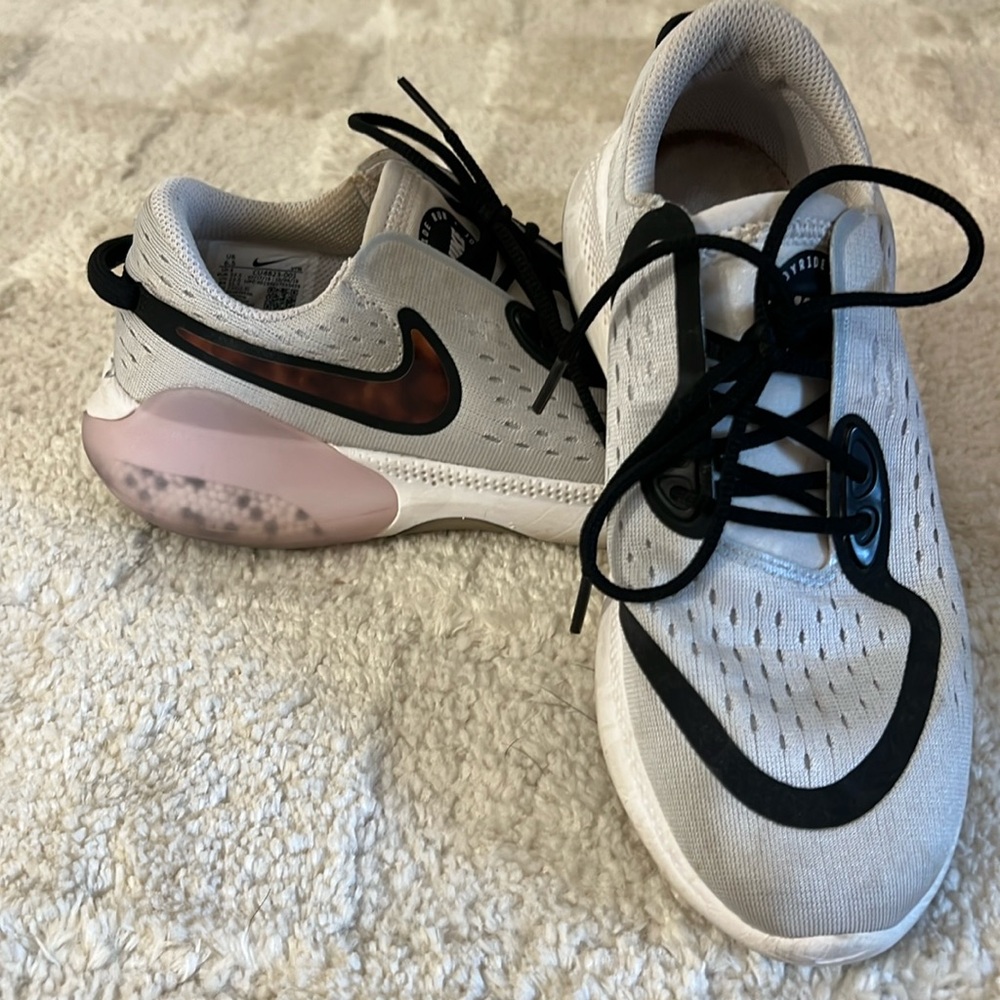 Nike size 6.5 joyride dual run sneakers